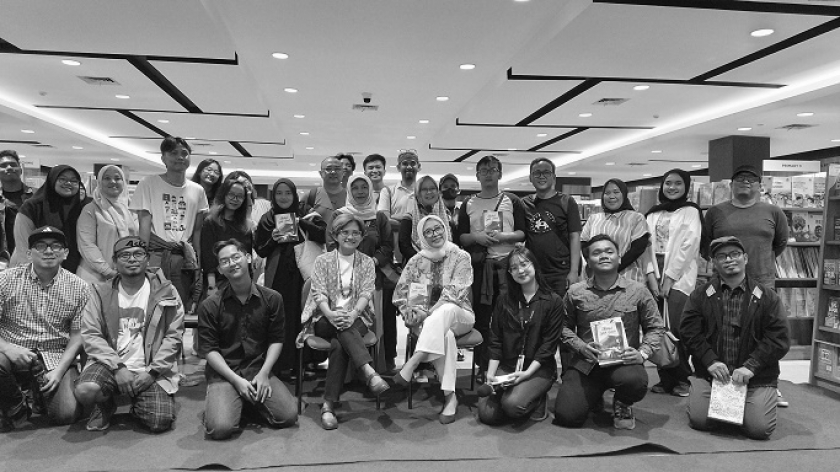 Peserta bincang buku terbaru Foggy F.F berjudul Melihat Lebih Jernih, Sabtu sore, 26 Oktober 2024, di Gramedia Merdeka, Bandung. (Foto: Salma Nur Fauziyah/BandungBergerak)