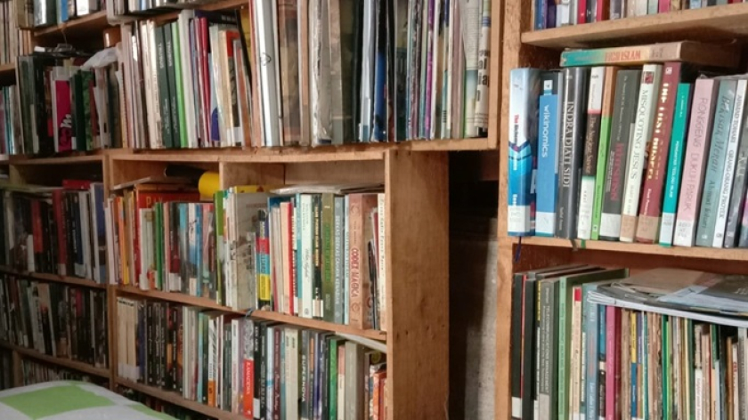 Koleksi buku Pupung Prayitno berjumlah 2.500 buah. (Foto: Dokumentasi Kin Sanubary)