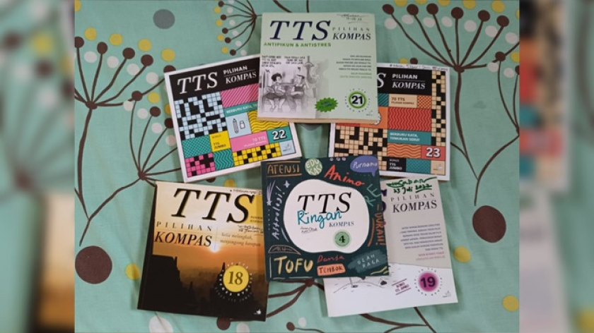 Buku-buku TTS karya Emha Bay Sabar bersama tim. (Foto: Dokumentasi Kin Sanubary)