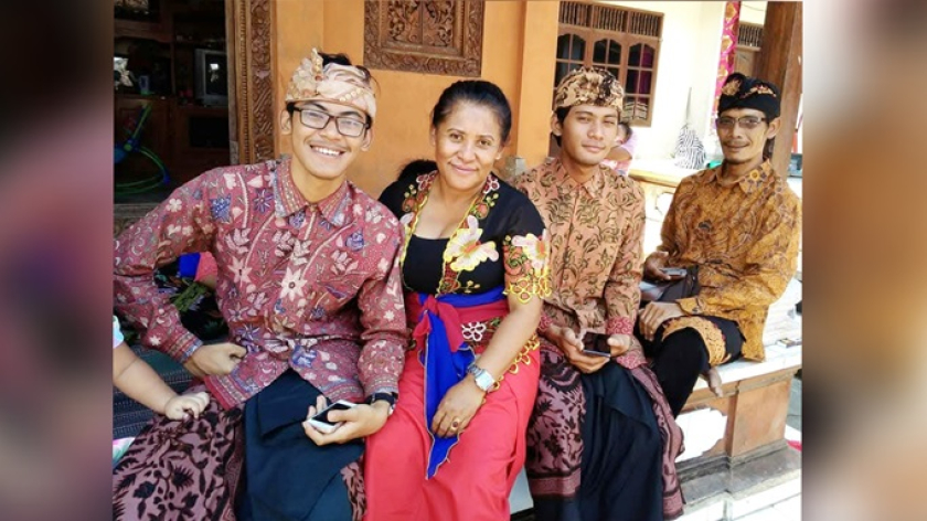 Wati Ananta bersama keluarga tercinta. (Foto: Dokumentasi Kin Sanubary)