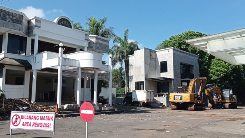 Tahun 2021, sebagian besar bangunan Grand Hotel Lembang sudah diratakan pada tahun. (Foto: Dokumentasi Malia Nur Alifa)