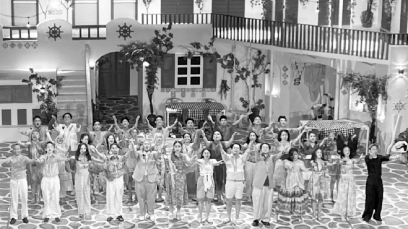 Teater musikal Mamma Mia The Musical Re-run 2025 yang digelar Jakarta Art House di Graha Bhakti Budaya Taman Ismail Marzuki, 21 Mei hingga 1 Juni 2025. (Foto: Aqeela Syahida Fatara/BandungBergerak)