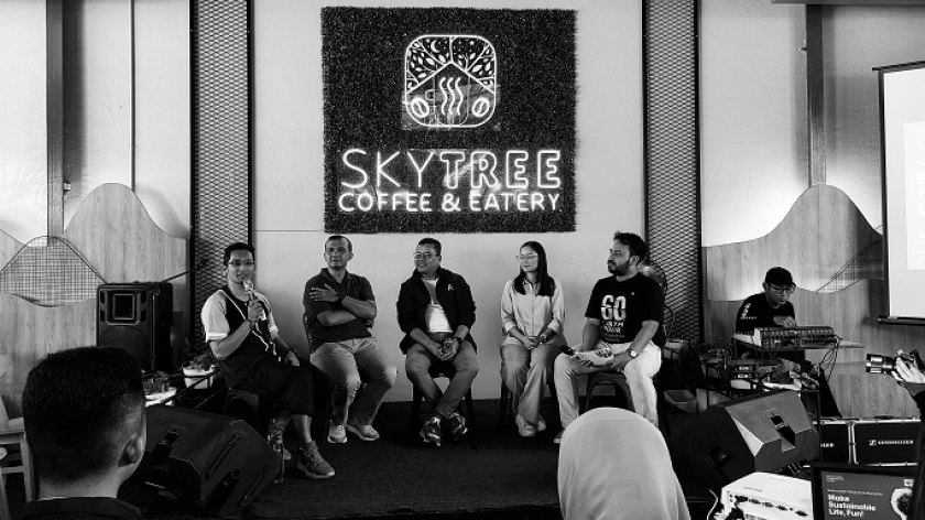 WWF Indonesia menggelar Susfunaible Talkshow dan Workshop pembuatan sabun ramah lingkungan, Sabtu, 14 juni 2025, di Sky Tree Coffee and Eatery, Bandung. (Foto: Awla Rajul/BandungBergerak)