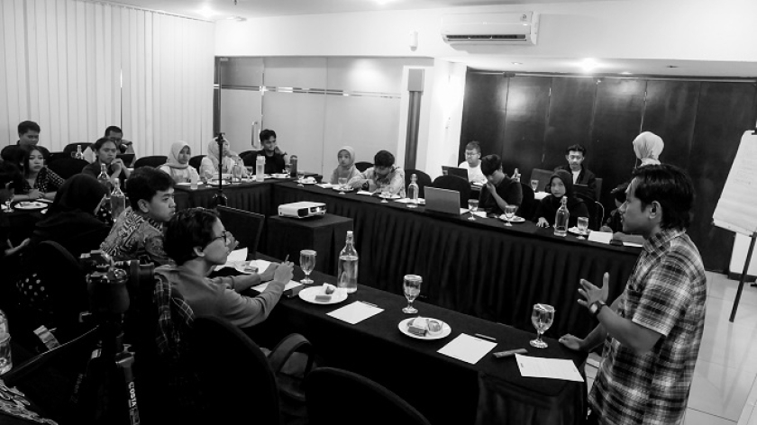 Workshop Jurnalisme Pemuda Lintas Iman dalam menyuarakan keadilan iklim menemukan ruang praktik dalam sesi pelatihan langsung yang digelar Minggu, 22 Juni 2025 di Kota Bandung.