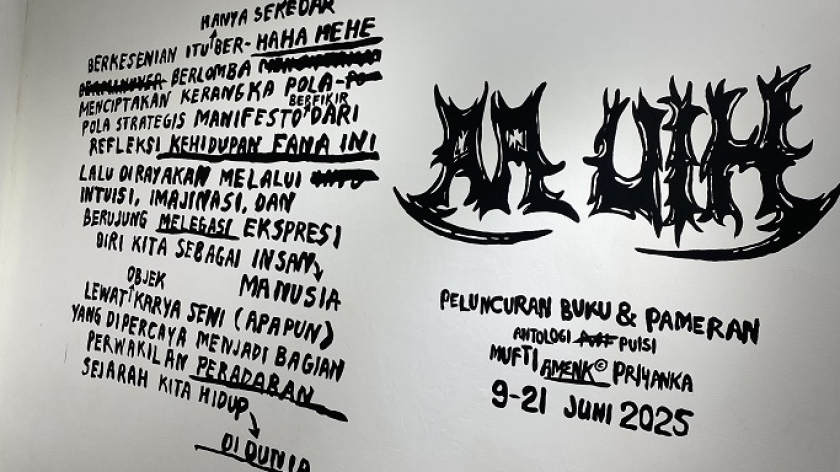 Pameran dan peluncuran buku antologi puisi Aa Uih di Hybridium, Dago Giri, Bandung, pertengahan Juni 2025. (Foto: Yopi Muharam/BandungBergerak)