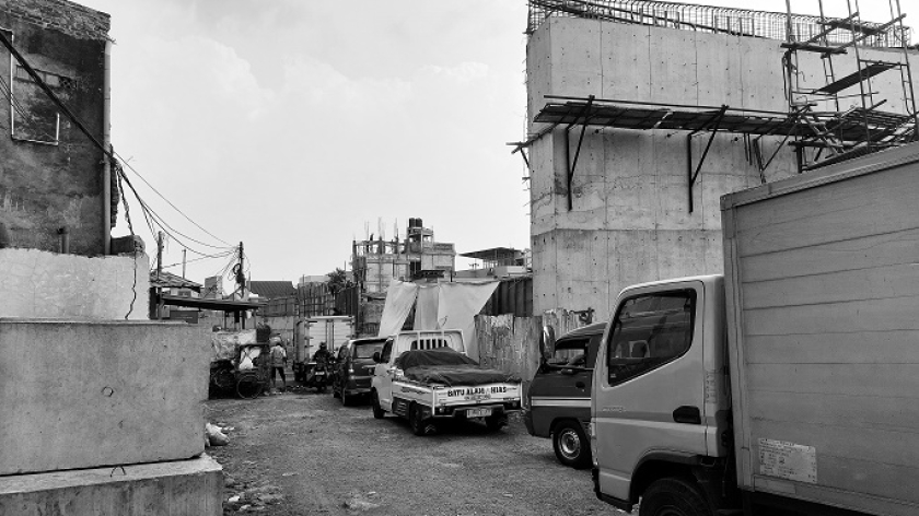 Kemacetan lalu lintas di sekitar proyek jalan layang Nurtanio, Bandung, Rabu, 25 Juni 2025. (Foto: Awla Rajul/BandungBergerak)