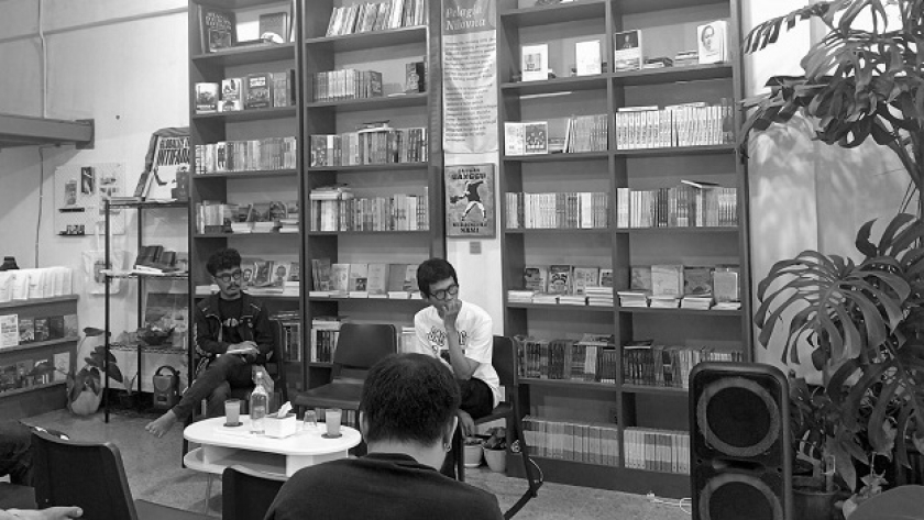 Diskusi bertajuk Kami Tumbuh Bersemi di Jalanan, di Toko Buku Pelagia, Kebon Jati, Kota Bandung, Sabtu, 28 Juni 2025. (Foto: Muhammad Akmal Firmansyah/BandungBergerak)