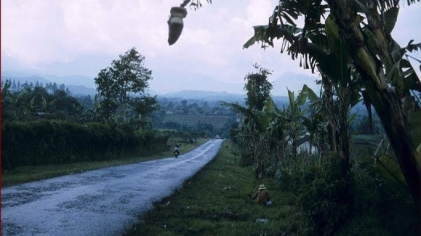 Tanjakan Cibogo Lembang tahun 1972. (Foto: KITLV)