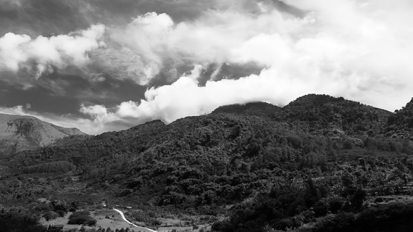 Gunung Guntur, Garut, 27 April 2025 mengalami ancaman kerusakan ekologis. (Foto: Leo Saputra/BandungBergerak)