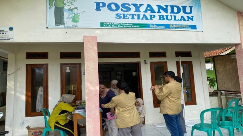 Kegiatan Posyandu Desa Batukaras, Pangandaran. (Foto: Dokumentasi Yohanis Baptista Nurmalae dan Yohanes Ario Seto)