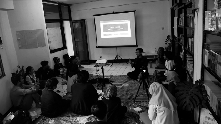 Suasana Kelas Liar #2 di Toko Buku Pelagia, Bandung, Sabtu 9 Agustus 2025. (Foto: Fitri Amanda/BandungBergerak)