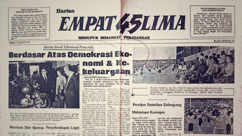 Halaman muka Harian Empat Lima edisi 21 Agustus 1975, terbitan 50 tahun silam. (Foto Dokumentasi Kin Sanubary)