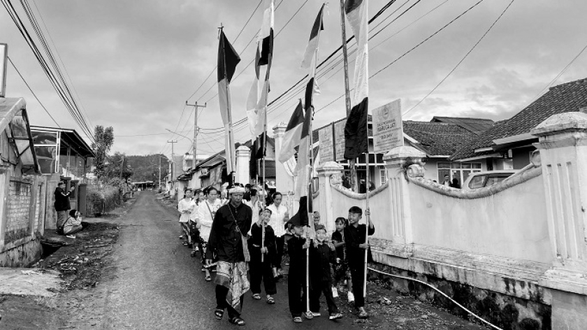 Warga penghayat di Cicalung, Lembang, Kabupaten Bandung Barat, Selasa, 1 Juli 2025. (Foto: Ida Rosida/BandungBergerak)