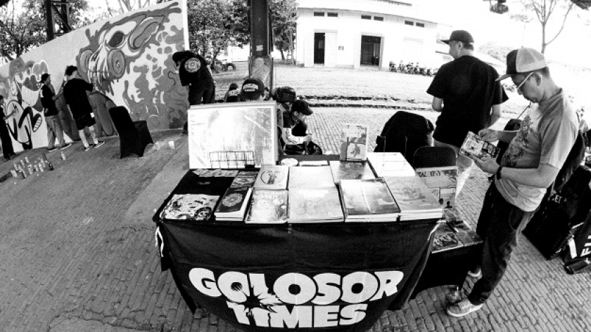 Stand komunitas di Skate and Sound, Laswi Heritage, Bandung, Sabtu, 23 Agustus 2025. (Foto: Akmal Thoriq/BandungBergerak)