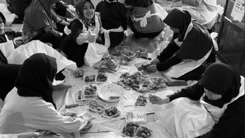 Kurban di Masjid Salman ITB diselenggarakan secara ramah lingkungan, Jumat, 6 Juni 2025. (Foto: Aqeela Syahida Fatara/BandungBergerak)