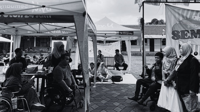 Seminar Semesta 2025 mengangkat tema Inklusivitas di Dunia Professional di Cafe More Wyata Guna, Bandung, Sabtu, 23 Agustus 2025. Sejumlah teman-teman difabel hadir. (Foto:Iklima Syaira/BandungBergerak)