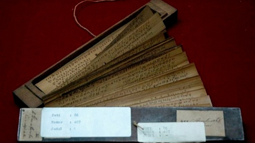 Lontar Sunda Kuno Kawih Pangeuyeukan koleksi Perpusnas RI (dok. Aditia Gunawan). (Sumber Foto: kairaga.com)