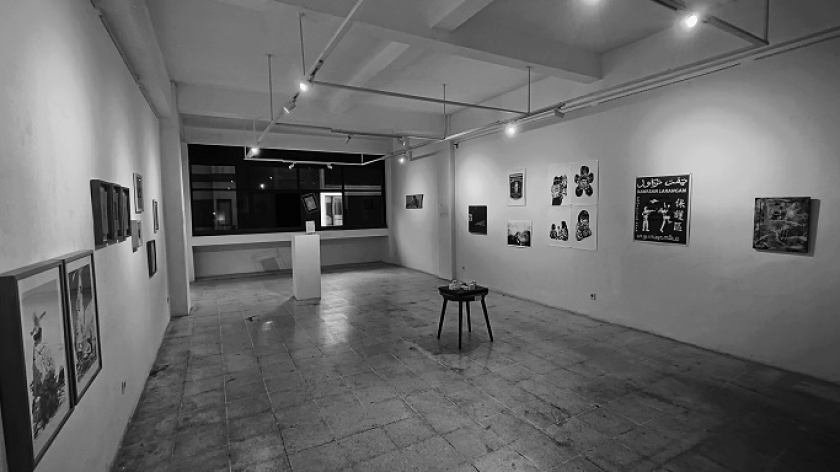 Pameran Antara Kota Halo-Halo Bandung, 18 September - 6 Oktober 2025, menghadirkan seniman dari Bandung, Yogyakarta, dan Kuala Lumpur di Tjap Sahabat, Cibadak, Bandung. (Foto: Fitri Amanda/BandungBergerak)