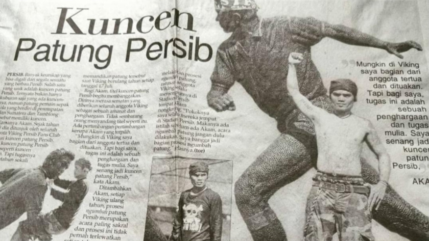 Arsip surat kabar yang mengulas secara khusus profil Wa Akam sebagai Kuncen Patung Persib. (Foto: Yogi Esa Sukma Nugraha)