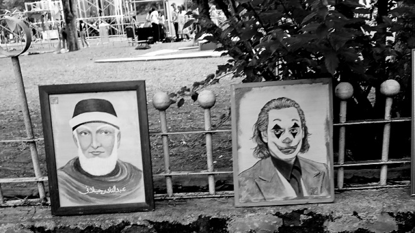 Lukisan sufi Syekh Abdul Qadir al-Jilani dan Joker dipajang di Pasar Seni ITB, alan Ganesha, Minggu, 19 Oktober 2025. (Foto: Iman Herdiana/BandungBergerak)