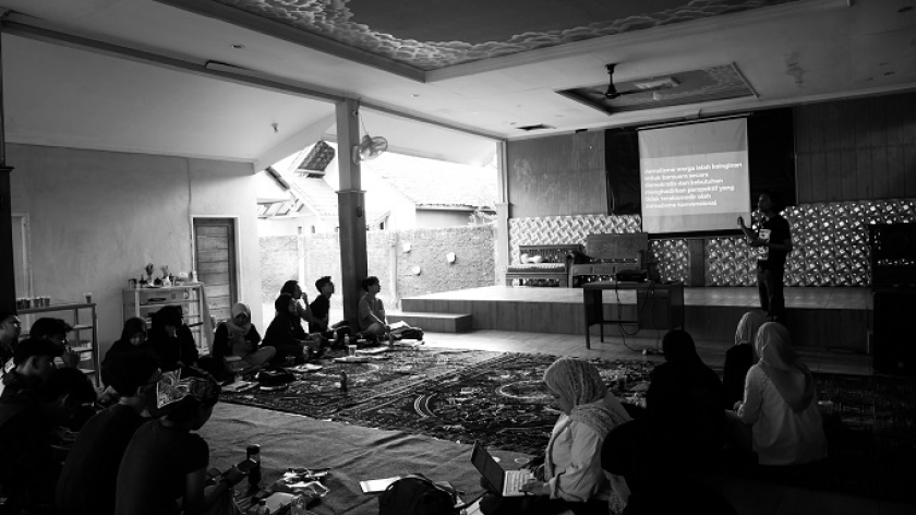 Kelas Liar 10 di Purwakarta Sabtu, 18 Oktober 2025, mengangkat tema kebebasan berekspresi. (Foto: Fitri Amanda/BandungBergerak)