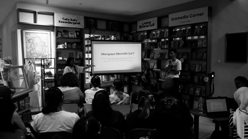 Diskusi publik Gugat RKUHAP: Ragam Kampanye dalam Membumikan Isu di Perpustakaan Bunga di Tembok, Bandung, Jumat, 3 Oktober 2025. (Foto: Fitri Amanda/BandungBergerak)