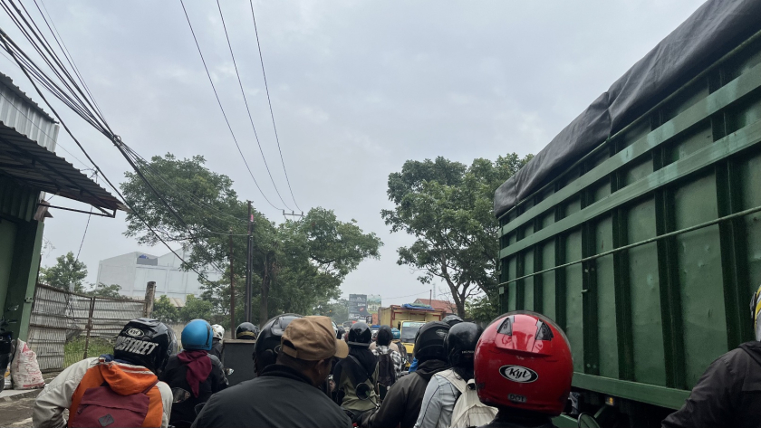 Kemacetan adalah pemandangan keseharian di jalanan Bandung Selatan. (Foto: Farhan Dwi Fadillah)
