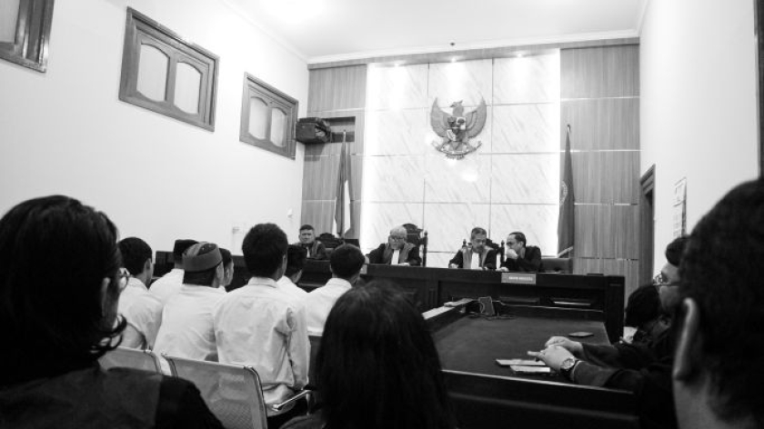 Suasana sidang vonis demonstrasi Agustus di PN Bandung, Kamis, 29 Januari 2026. (Foto: Insan Radhyan/BandungBergerak)