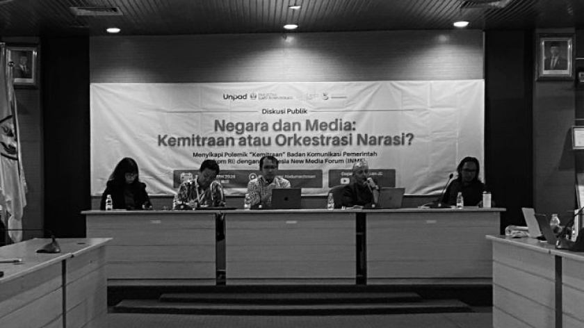 Pemaparan narasumber dalam Diskusi Publik Negara dan Media Kemitraan atau Orkestrasi Media? di Ruang Oemi Abdurrachman, Fikom Unpad, Selasa, 19 Mei 2026. (Foto: Muhammad Jadid/BandungBergerak)