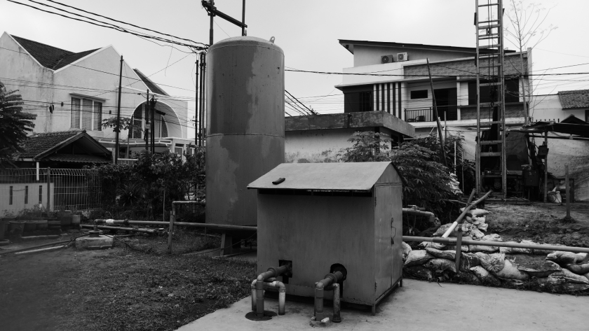Titik sumur artesis yang menjadi tumpuan warga kawasan Parmindo. (Foto: Fitri Amanda/BandungBergerak)