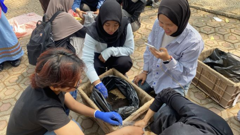 Kegiatan Piknik Bebas Plastik di Taman Panatayuda, Kota Bandung, Minggu, 30 Agustus 2026. (Foto: Yopi Muharam/BandungBergerak)