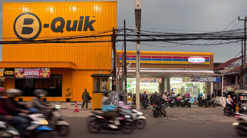 Butuh istirahat ketika berjalan jauh. (Foto: Dinda Aina)