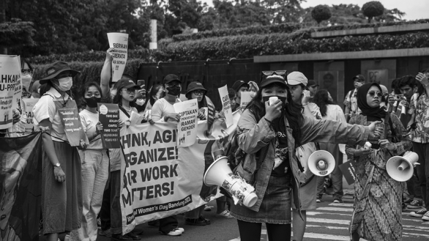 Peringatan Hari Perempuan Sedunia di depan Gedung Sate, Bandung, Rabu, 8 Maret 2023. (Foto: Virliya Putricantika/BandungBergerak.id)