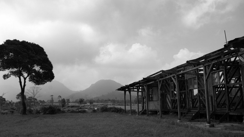 Vervoloog Malabar (sekolah rakyat) di kawasan perkebunan teh Malabar, Pangalengan, Kabupaten Bandung, 21 Mei 2024. Sekolah peninggalan Bosscha terancam hancur. (Foto: Prima Mulia/BandungBergerak)
