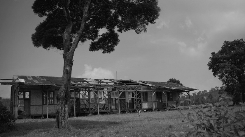 Vervoloog Malabar (sekolah rakyat) di kawasan perkebunan teh Malabar, Pangalengan, Kabupaten Bandung, 21 Mei 2024. Sekolah peninggalan Bosscha terancam hancur. (Foto: Prima Mulia/BandungBergerak)