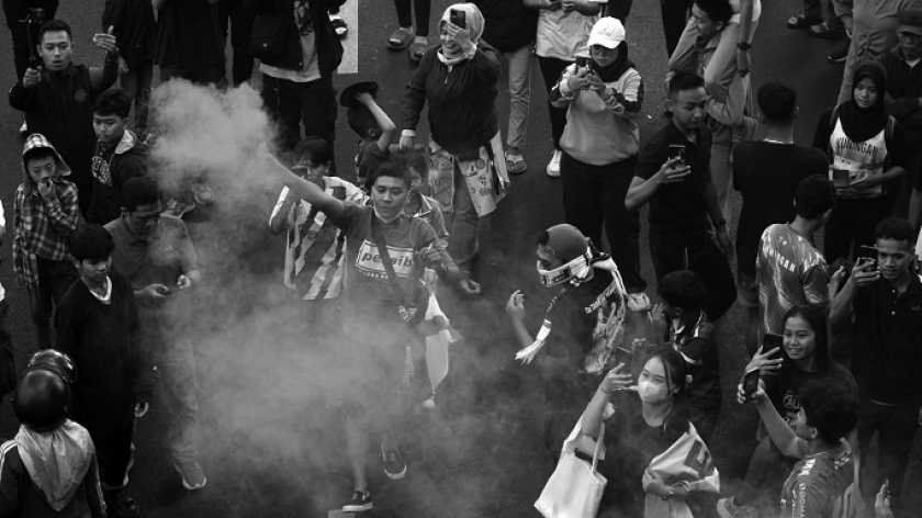 Konvoi bobotoh menyambut Persib Bandung juara, 1 Juni 2024. (Foto: Prima Mulia/BandungBergerak)