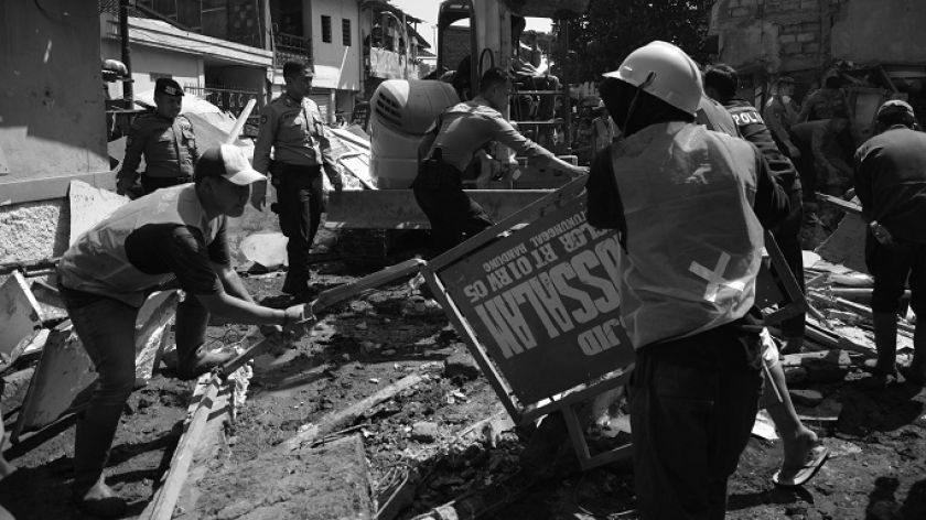 Dampak ledakan pipa PDAM Tirtawening Bandung di Cibangkong Lor, Kelurahan Cibangkong, Kecamatan Batununggal, 6 Juni 2024. (Foto: Prima Mulia/BandungBergerak)