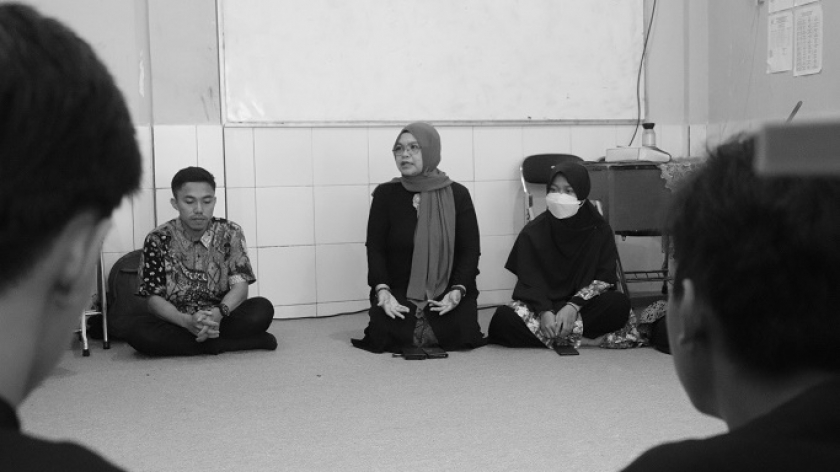 Pesan Bu Puji untuk para siswa agar tetap semangat belajar, Rabu, 12 Juni 2024. (Foto: Mochammad Arya Rizaldi/BandungBergerak)