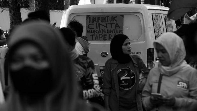 Buruh melakukan aksi unjuk rasa menolak rencana pemerintah terkait Tabungan Perumahan Rakyat atau Tapera di depan DPRD Provinsi Jawa Barat di Bandung, 20 Juni 2024. (Foto: Prima Mulia/BandungBergerak)