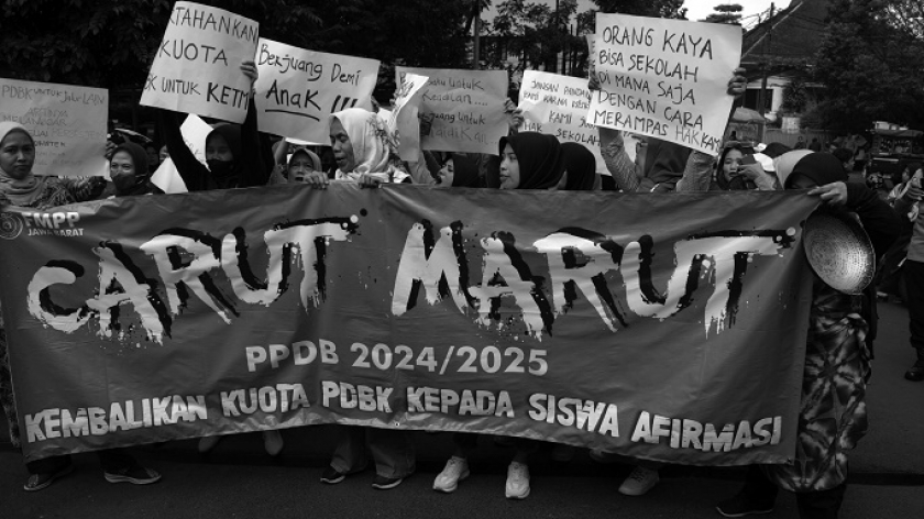 Karut-marut PPDB SMA di Bandung. Aksi dari Forum Masyarakat Peduli Pendidikan (FMPP) Jawa Barat di depan gedung DPRD Jawa Barat, Bandung, Senin, 24 Juni 2024. (Foto: Prima Mulia/BandungBergerak)