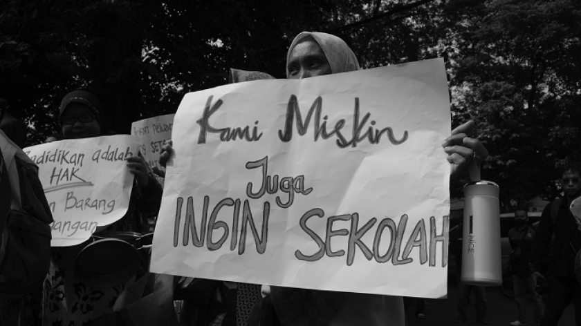 PPDB SMA di Bandung tak berpihak kepada warga miskin. Aksi dari Forum Masyarakat Peduli Pendidikan (FMPP) Jawa Barat di depan gedung DPRD Jawa Barat, Bandung, Senin, 24 Juni 2024. (Foto: Prima Mulia/BandungBergerak)