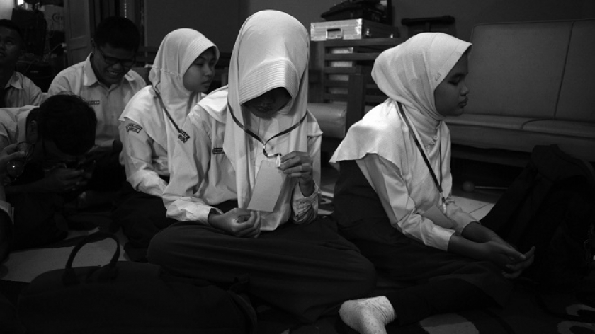 Murid baru mengikuti MPLS secara gabungan di SLBN A Pajajaran Balai Rehabilitasi Sosial Penyandang Disabilitas Netra di Bandung, 15 Juli 2024. (Foto: Prima Mulia/BandungBergerak)