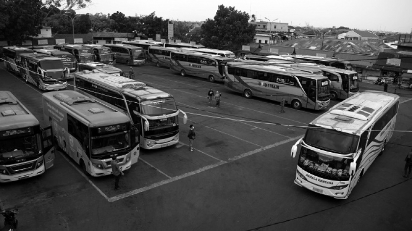 Suasana Terminal Cicaheum, Bandung, Jumat, 26 Juli 2024. (Foto: Prima Mulia/BandungBergerak.id) 