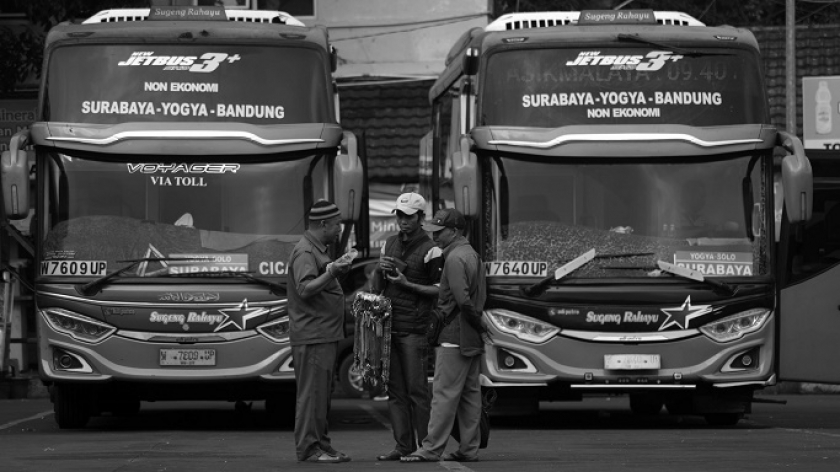 Suasana Terminal Cicaheum, Bandung, Jumat, 26 Juli 2024. (Foto: Prima Mulia/BandungBergerak.id) 