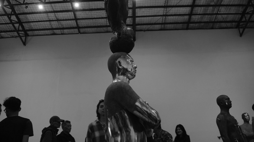Pameran karya-karya perupa Asmudjo J. Irianto bertema Tubuh Antroposen Sebuah Proposisi di Selasar Sunaryo Art Space, Bandung, 5 Juli 2024. (Foto: Prima Mulia/BandungBergerak)