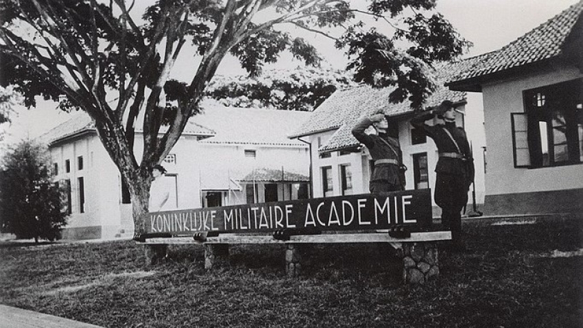 Bekas kompleks Akademi Militer Kerajaan Bandung saat ini difungsikan sebagai kantor Pusat Kesenjataan Infanteri atau Pusssnif Kodiklat Angkatan Darat di Jalan Supratman, Kota Bandung. (Sumber foto: https://commons.m.wikimedia.org/)