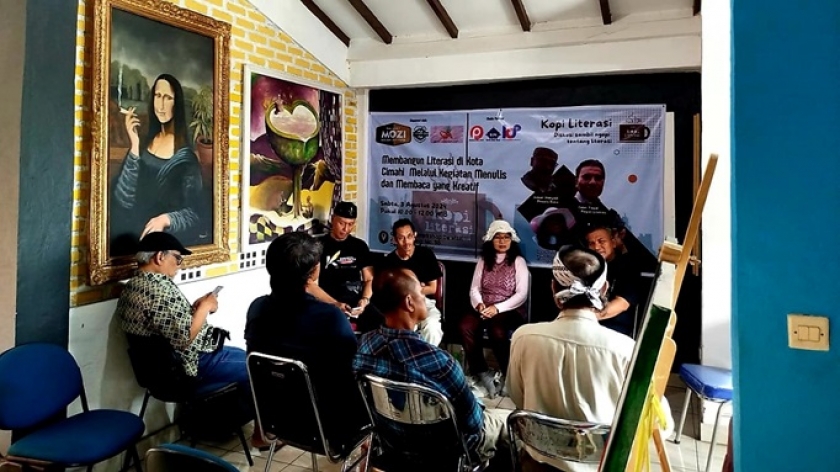 Salah satu rangkaian diskusi Membangun Literasi di Kota Cimahi, Sabtu, 3 Agustus 2024. (Foto: Didin Tulus)