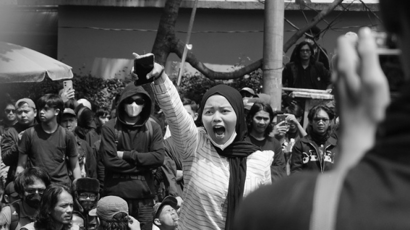 Para orator demonstrasi menolak Revisi UU Pilkada di depan Gedung DPRD Jawa Barat, Bandung, Kamis, 22 Agustus 2024. (Foto: Audrey Kayla F/BandungBergerak)