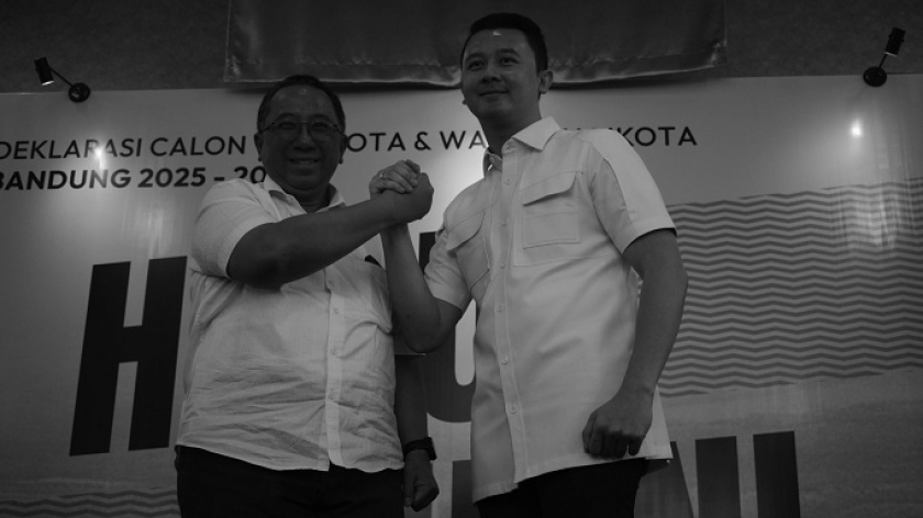 Calon Wali Kota dan Calon Wakil Wali Kota Bandung Haru Suandharu dan Dhani Wiriadinata, 28 Agustus 2024. Pasangan ini telah mendaftar ke KPU Kota Bandung. (Foto: Prima Mulia/BandungBergerak)