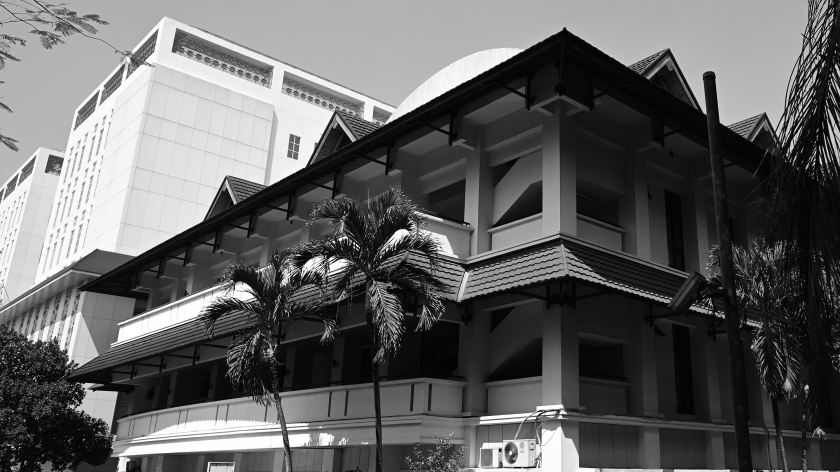 Di Rumah Sakit Hasan Sadikin (RSHS) keduanya biasa mengambil obat ARV. (Foto: Virliya Putricantika/BandungBergerak)